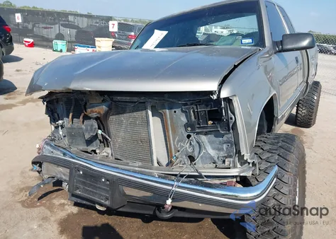 1998 Chevrolet K1500 Fleetside z USA, uszkodzony, nr VIN 1GCEK19R0WE127348